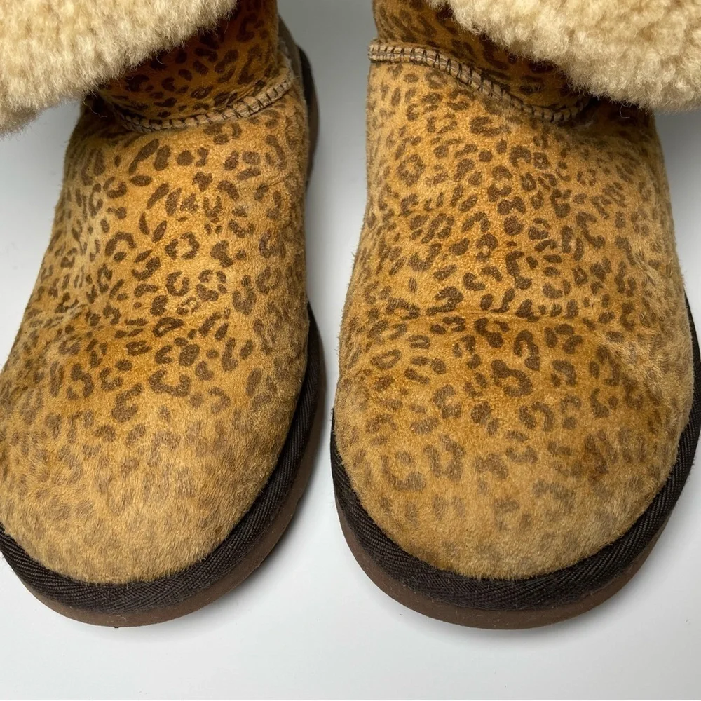 UGG Australia Bailey Button Leopard Print Sheepskin Boots Women’s Size 7